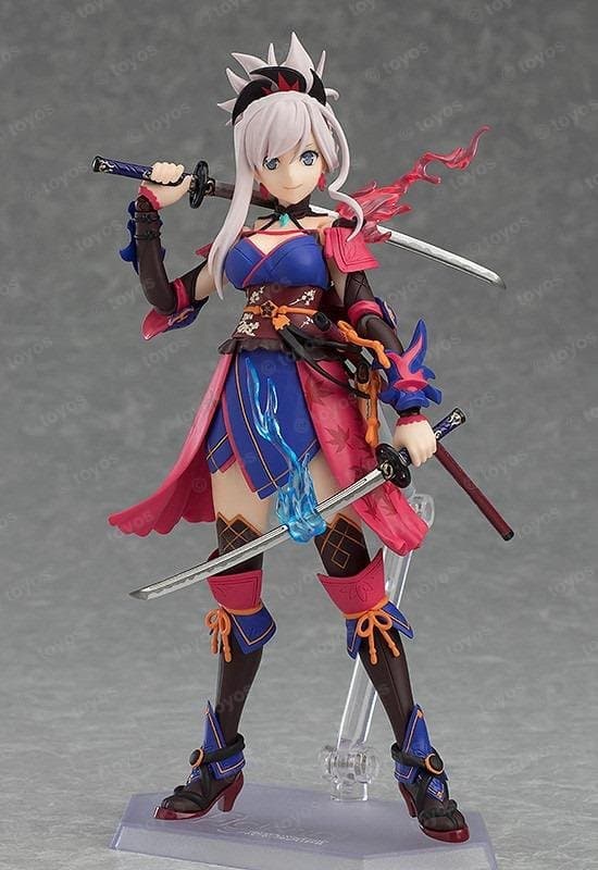 Anime Samurai Girl Dual Sword Figure – Detailed Action Figure with Flame Effects (Figma-Style Collectible)